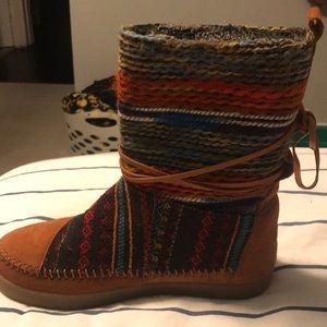 Toms Aztec boots